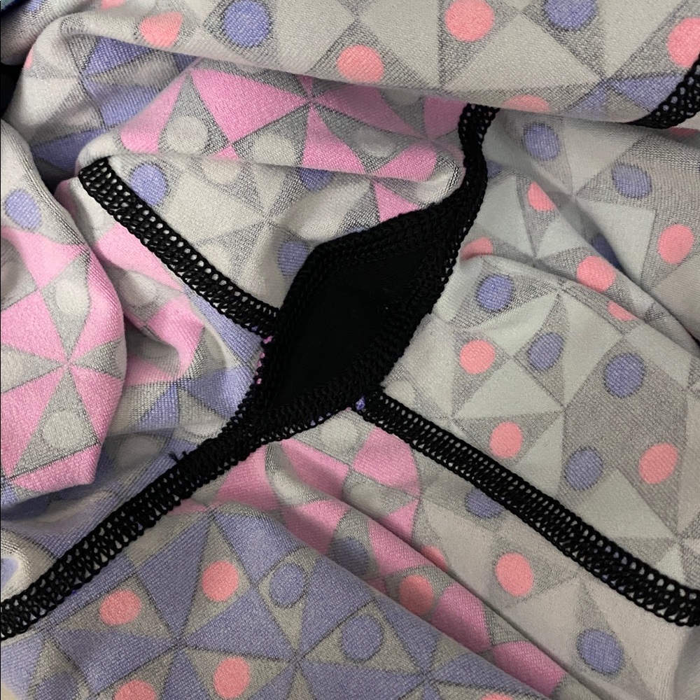 3/$20✨VSX Victoria's Secret Knockout Purple, Blue & Black Geometric Leggings - Picture 8 of 8